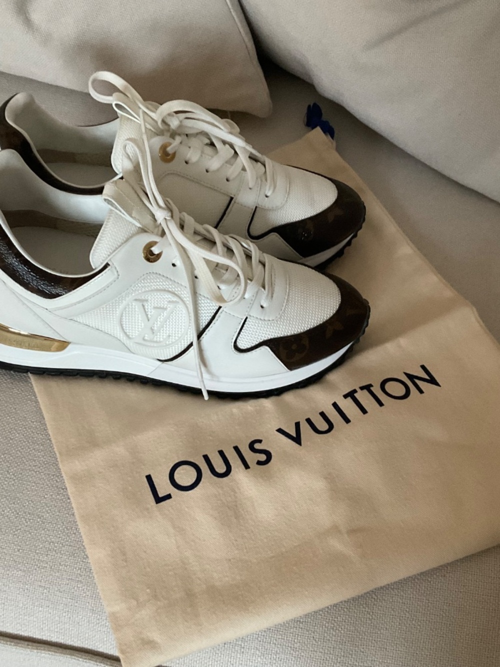 LOUIS VUITTON RUN AWAY WHITE CLASSIC MONOGRAM SNEAKER SIZE 37 IT . - Picture 8 of 16